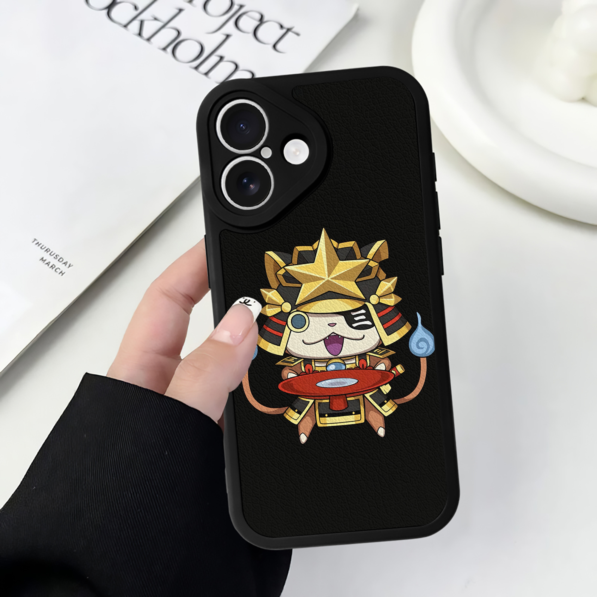 （画像用） 妖怪ウォッチ Yo-kai Watch 【iPhone 16シリーズ対応】シリコンスマホケース（レザー調） 材質：シリコン